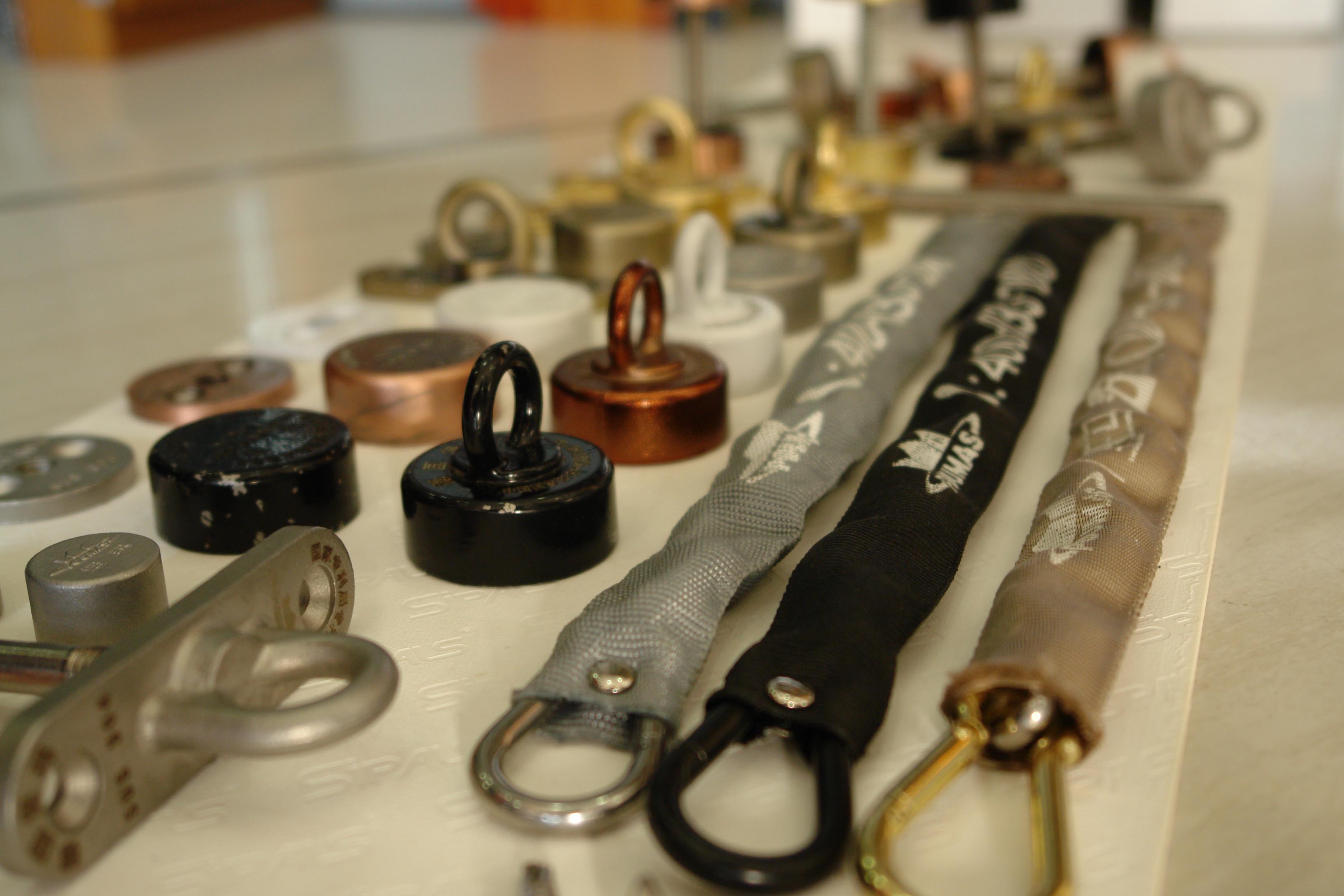 防倒鏈，堡瑪防倒鏈，高門防倒鏈，玻璃門防倒鏈，門用安全裝置用