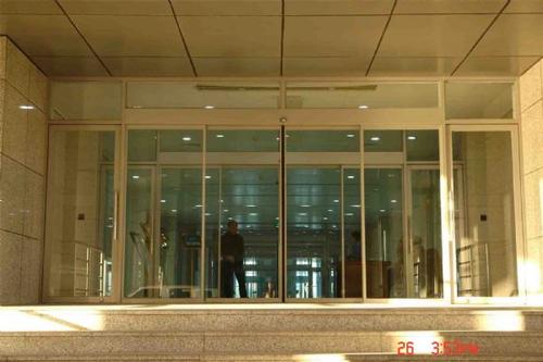 不銹鋼門氟碳門傻傻分不清楚？堡瑪門窗告訴你！